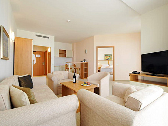 DOUBLETREE BY HILTON - GOLDEN SANDS 5*