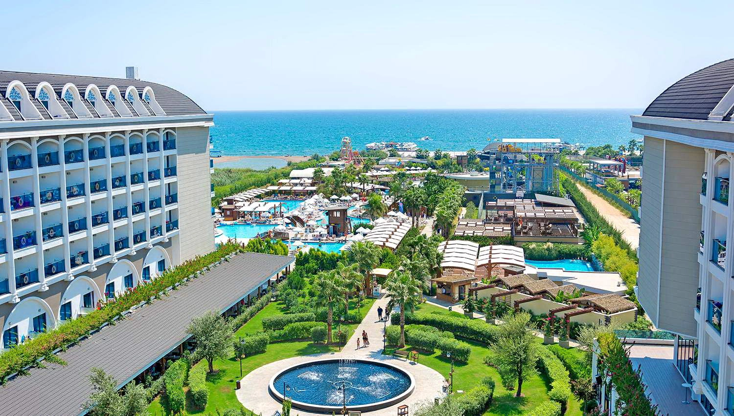 На территории отеля есть всё! Бары, рестораны, бассейны, горки, СПА и фитнес, детский клуб и многое другое!