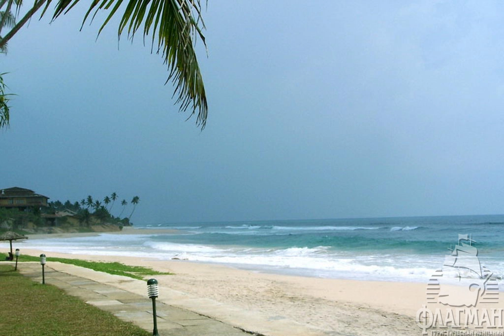 Пляж отеля Koggala Beach Hotel.