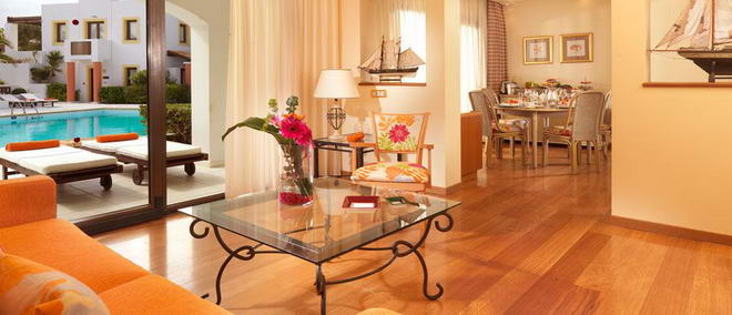 Интерьер номера в Aldemar Knossos Royal