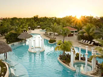 Зона бассейна в MELIA CARIBE TROPICAL 5*