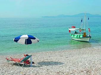 Пляж отеля NISSAKI BEACH HOTEL 4*
