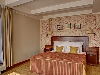 Отель MAJESTIC PLAZA 4*