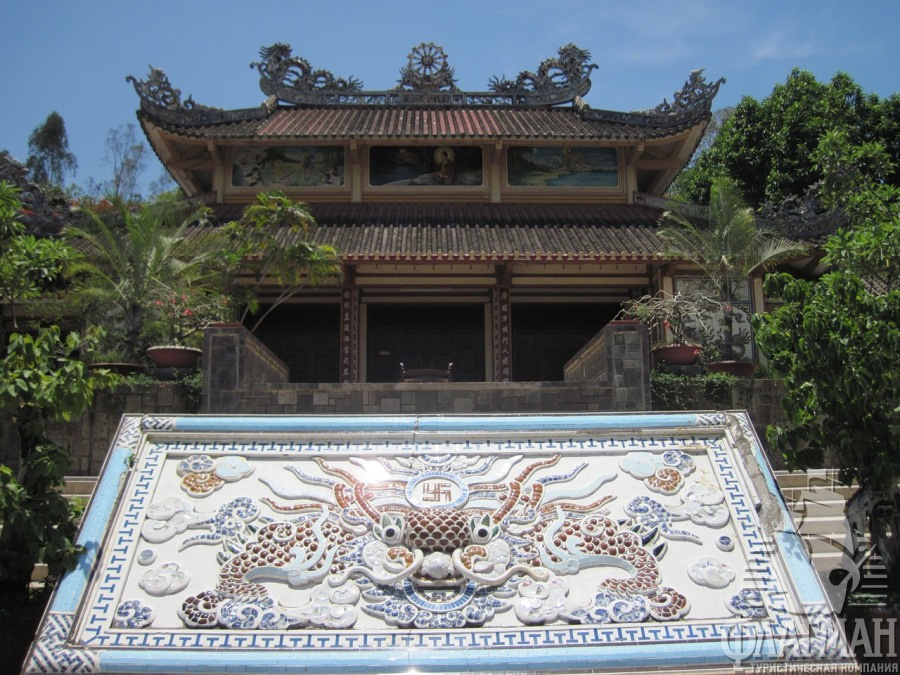 Пагода Лонгош в Нячанге