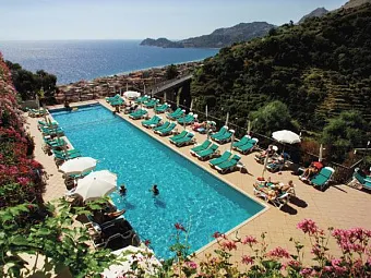 Бассейн в отеле OLIMPO 4*