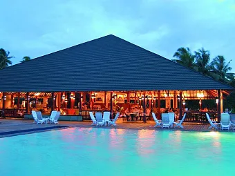 Лобби в отеле  ADAARAN SELECT MEEDHUPPARU 4*