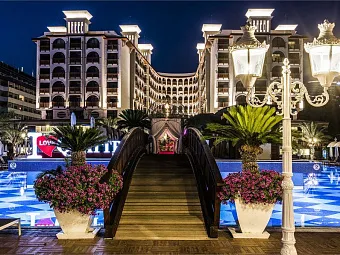   Отель QUATTRO BEACH RESORT & SPA 5*