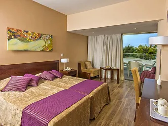 Отель CRYSTAL SPRINGS BEACH HOTEL 4*