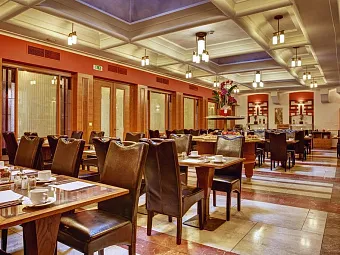 Отель MAJESTIC PLAZA 4*