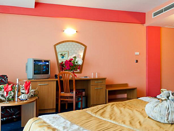   SIRIUS BEACH HOTEL & SPA 4*, ,    .