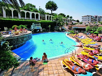 Бассейн в отеле  GUITART CENTRAL PARK RESORT & SPA 3*