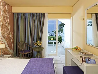 Отель DASSIA CHANDRIS 4*