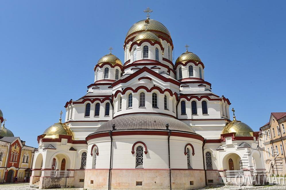 Собор Святого Пантелеимона воздвигнут в 1888-1900 годах по проекту Н. Н. Никонова