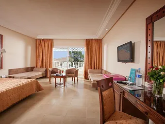 Отель VINCCI MARILLIA 4*