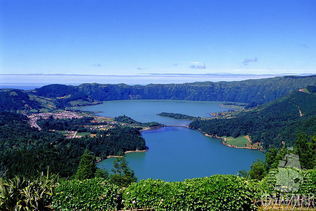 Озеро в долине Вале-даш-Фурнаш.