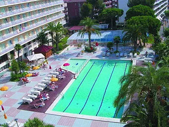 Бассейн в отеле HOTEL GHT OASIS PARK & SPA 4*