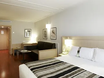 Отель HOLIDAY INN ANDORRA LA VELLA 5*