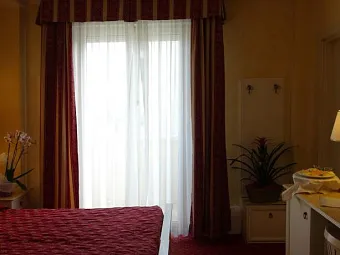IMPERIAL BEACH 4*