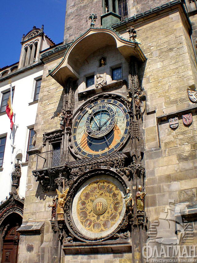 Пражские куранты были впервые установлены в 1410 году. Это третьи древнейшие астрономические часы в мире и они еще работают.