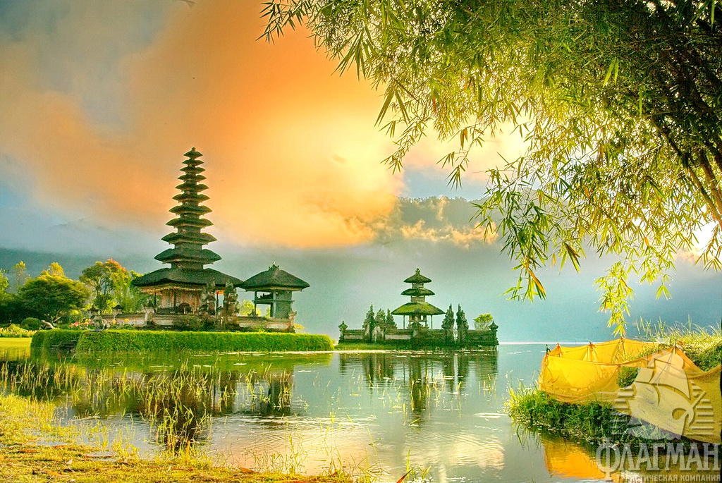 Храм Улун Дан на озере Братан - визитная карточка Бали.