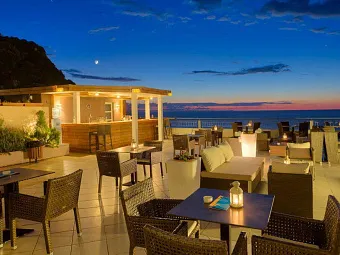 Вечер в отеле MAYOR LA GROTTA VERDE GRAND RESORT 4 *