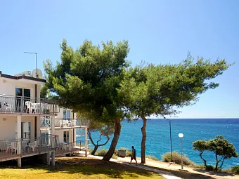 Отель VERUDELA BEACH & VILLAS 3*