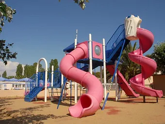 Детская площадка на территории отеля AQUIS SANDY BEACH RESORT 4*
