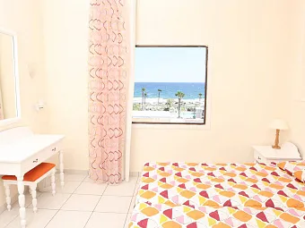  Отель MARLITA BEACH HOTEL APTS 4*