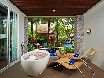 Moken Suite Pool Access