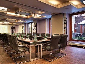 Отель MAJESTIC PLAZA 4*