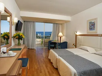 Отель GOLDEN COAST HOTEL 4*