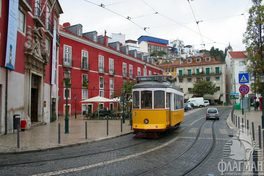 Старые кварталы и знаменитый лиссабонский трамвай.