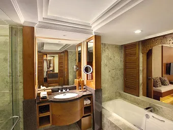 NUSA DUA BEACH HOTEL & SPA 5*