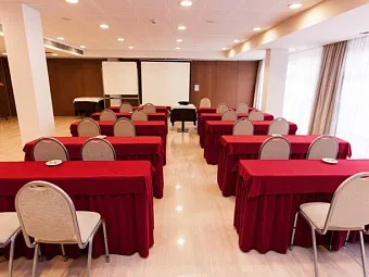 Отель CENTRIC ATIRAM 4*