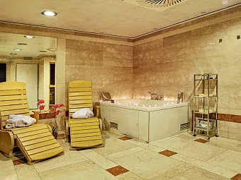 Отель MAJESTIC PLAZA 4*