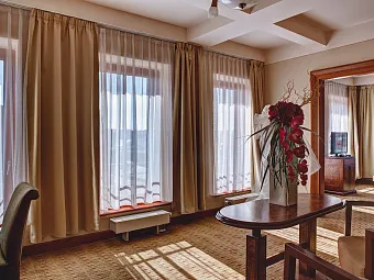 Отель MAJESTIC PLAZA 4*