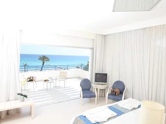 Отель VRISSIANA BEACH HOTEL 4*