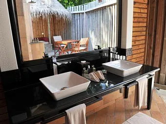 Отель KOMANDOO ISLAND RESORT 4*