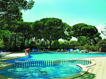 Бассейн отеля BLAUMAR COSTA BRAVA 3*