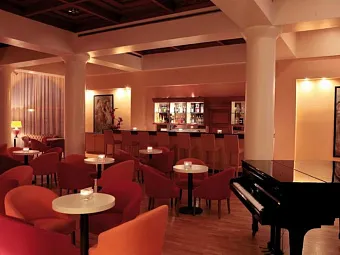 Отель GOLDEN COAST HOTEL 4*