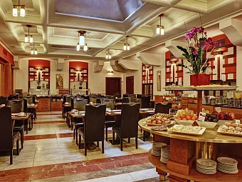 Отель MAJESTIC PLAZA 4*