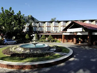 Отель BERJAYA BEAU VALLON BAY RESORT 4*