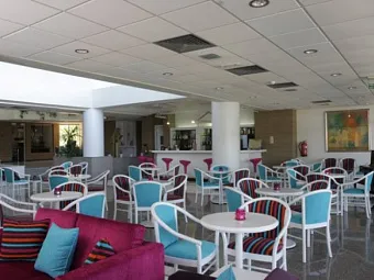  Бар в отеле CRYSTAL SPRINGS BEACH HOTEL 4*