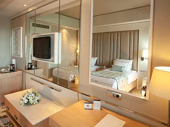 TITANIC DELUXE LARA 5*