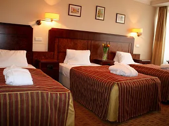 Отель MAJESTIC PLAZA 4*