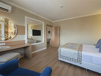   Отель QUATTRO BEACH RESORT & SPA 5*
