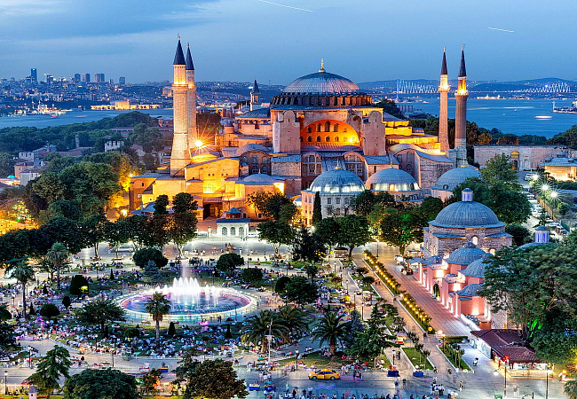 Айя-София - некогда православный храм, затем одна из главных мечетей Стамбула.