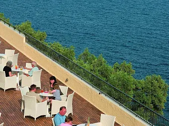 Ресторан отеля NISSAKI BEACH HOTEL 4*