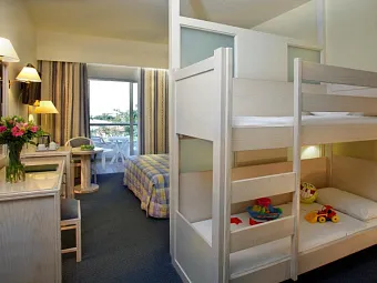 Отель GOLDEN COAST HOTEL 4*