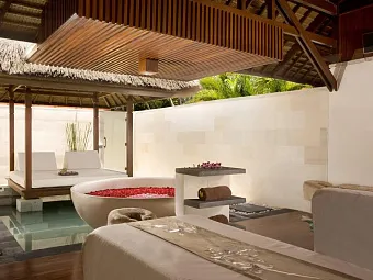 NUSA DUA BEACH HOTEL & SPA 5*